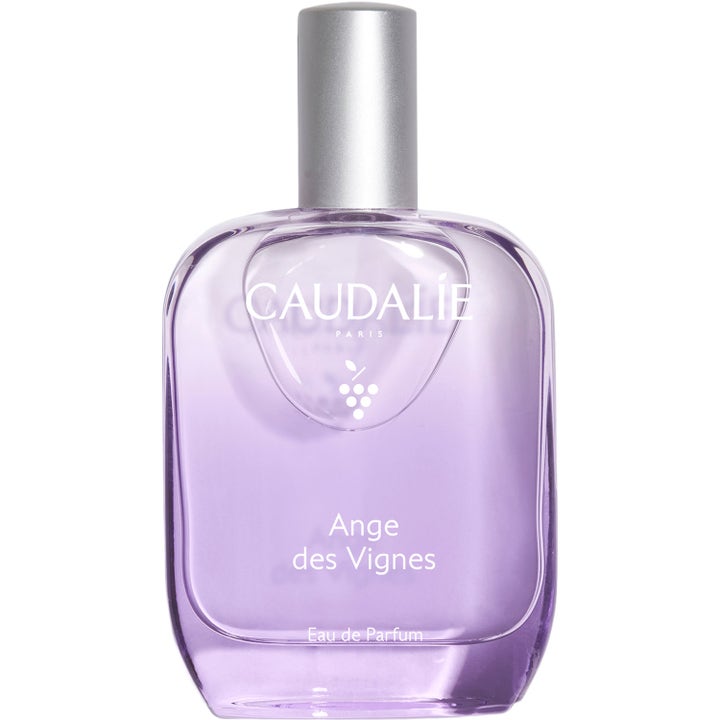 Caudalie Ange des Vignes Fresh Fragrance 50 ml eau de parfum är en fräsch parfym i lila glasflaska med silverkork