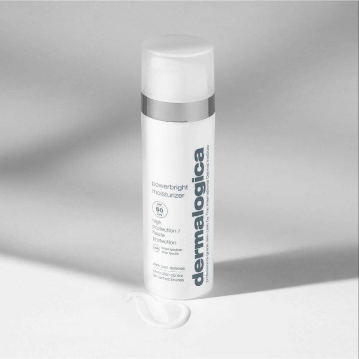 Dermalogica Powerbright Moisturizer 50 ml dagkräm med spf 50 i vit pumpflaska som motverkar mörka fläckar.