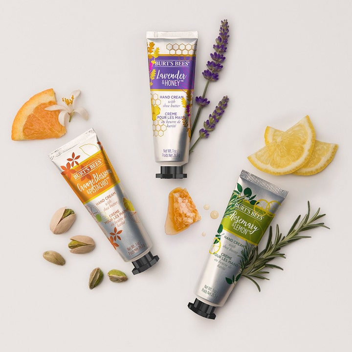Burt's Bees Lavender & Honey 28,3 g handkräm sheasmör i tub omgiven av lavendel, honung och citrus.