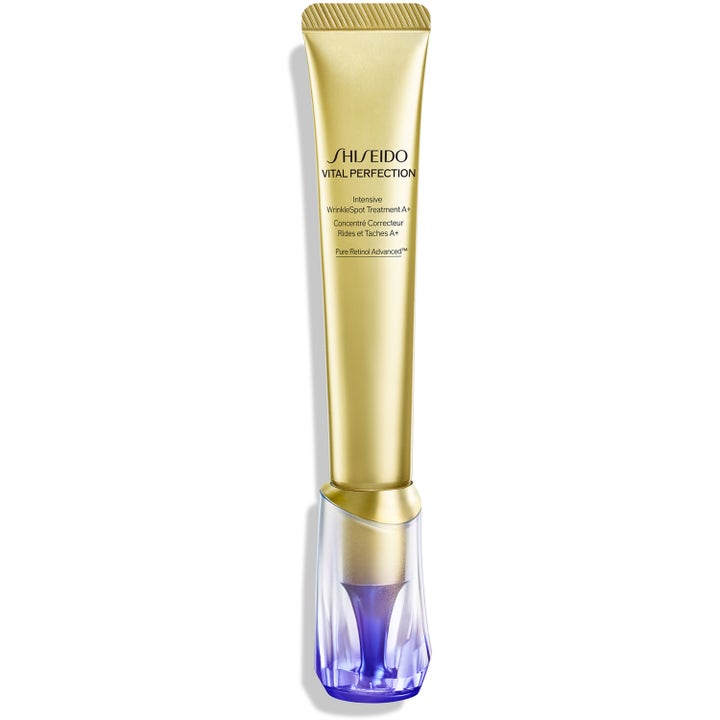 Shiseido Vital Perfection Intensive WrinkleSpot Treatment A+ med retinol mot rynkor i guldtub med lila skulptural kork