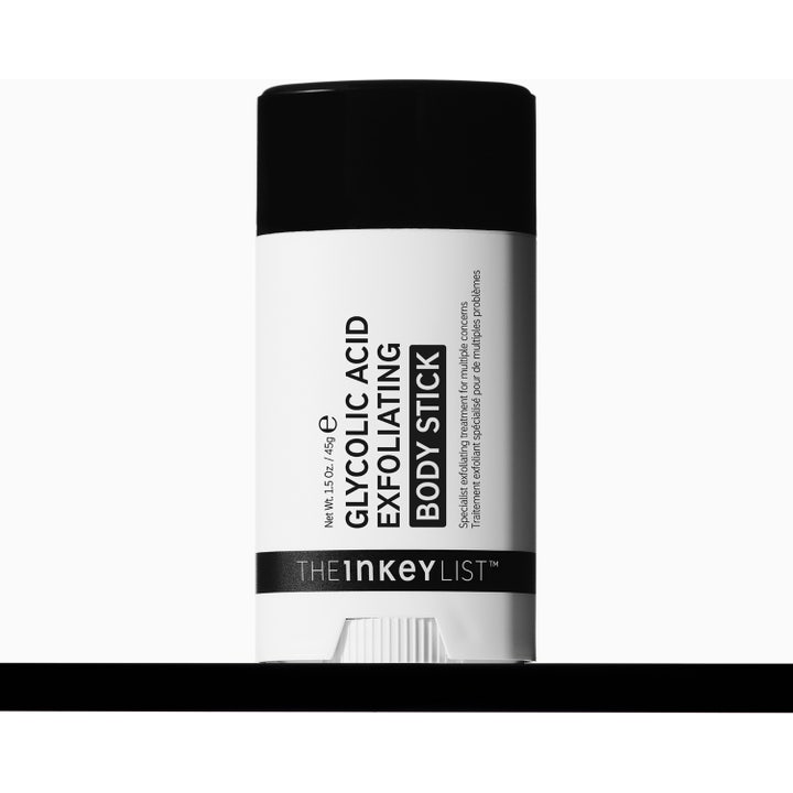 The INKEY List Glycolic Acid Exfoliating Body Stick 45 g är ett exfolierande kroppsstick i en svartvit hylsa.