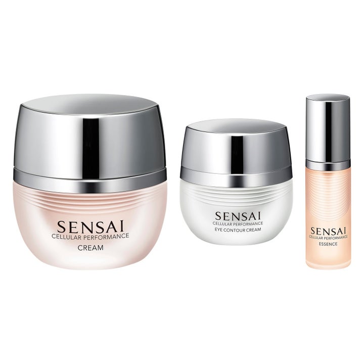 Sensai Cellular Performance hudvårdsset med kräm ögonkräm och essence i lyxiga rosa och vita förpackningar med silverlock