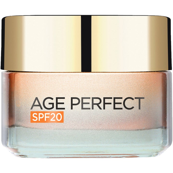 L'Oréal Paris Age Perfect 50ml ansiktskräm med SPF20 ger huden lyster i en glasburk med lyxigt guldfärgat lock.
