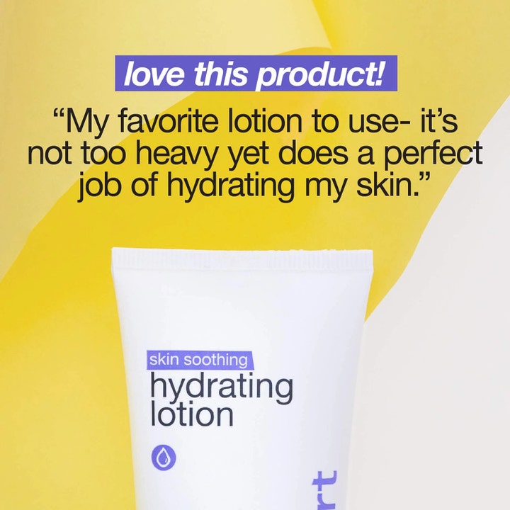 Dermalogica Skin Soothing Hydrating Lotion 59 ml fuktkräm ansikte i vit tub med recensionstext på gul bakgrund.