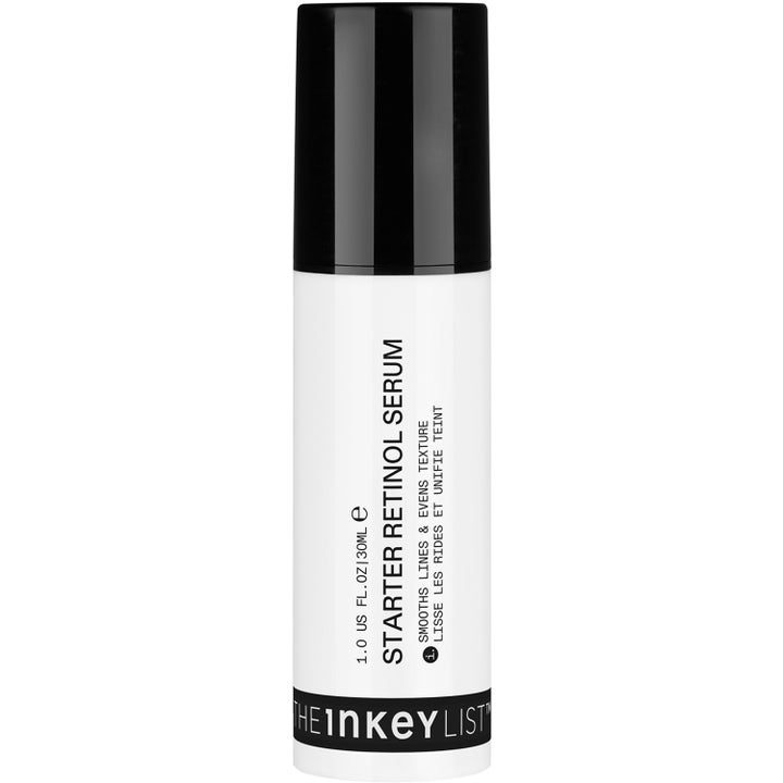 The Inkey List Starter Retinol Serum 30 ml utjämnande ansiktsserum i en vit cylinderformad flaska med svart pump.