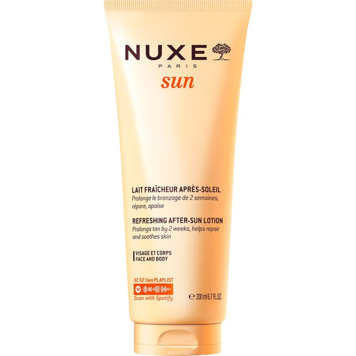 Nuxe After Sun Lotion 200 ml 24h hydrating after sun lotion hjälper dig behålla solbrännan i en persikofärgad tub.