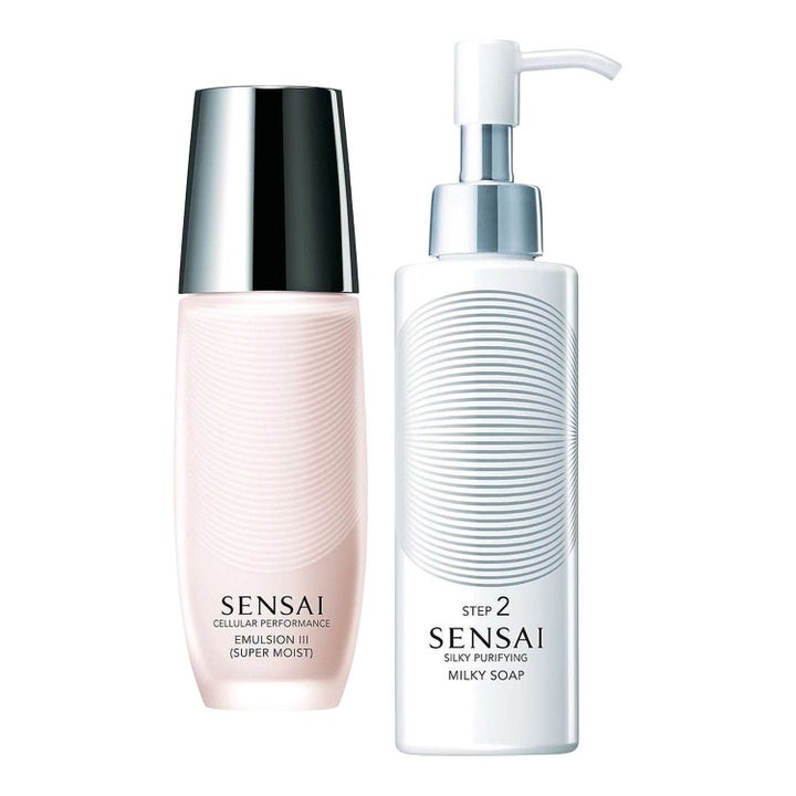 Sensai Cellular Performance Emulsion III och Milky Soap återfuktande hudvård i rosa flaska och vit pumpflaska