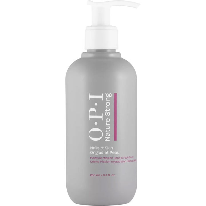 OPI Nature Strong Nails & Skin Hand & Foot Cream 250 ml återfuktande kräm i en grå plastflaska med vit pump