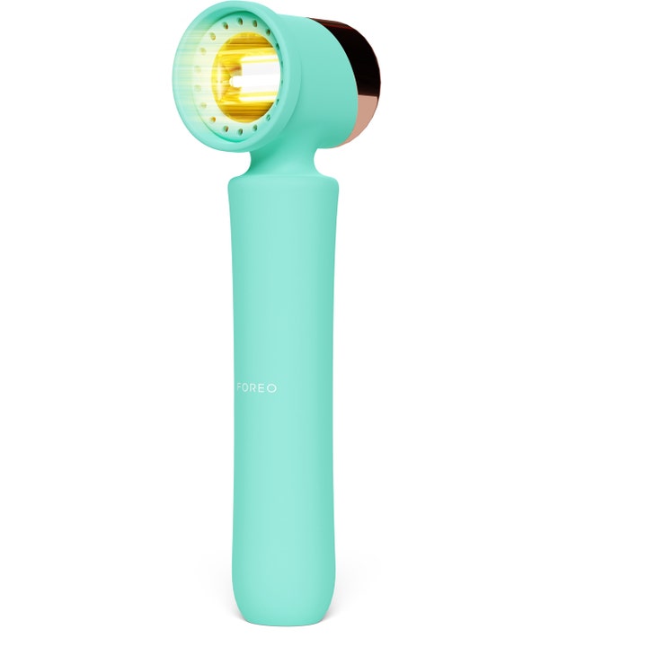 Foreo Peach 2 Go mintgrön IPL behandling för permanent hårborttagning med lysande huvud och detaljer i roséguld.