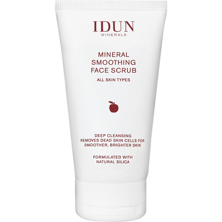 IDUN Minerals Mineral Smoothing Face Scrub djuprengörande ansiktsskrubb i vit plasttub med röd text och äppelikon