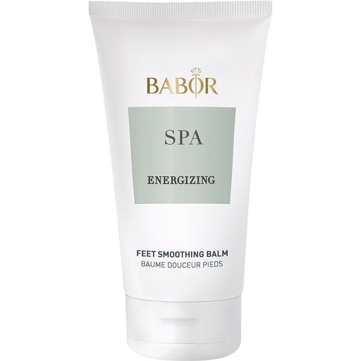 Babor Spa Energizing Feet Smoothing Balm mot spruckna fötter ger mjukgörande fotvård hemma i en vit tub med grön detalj.