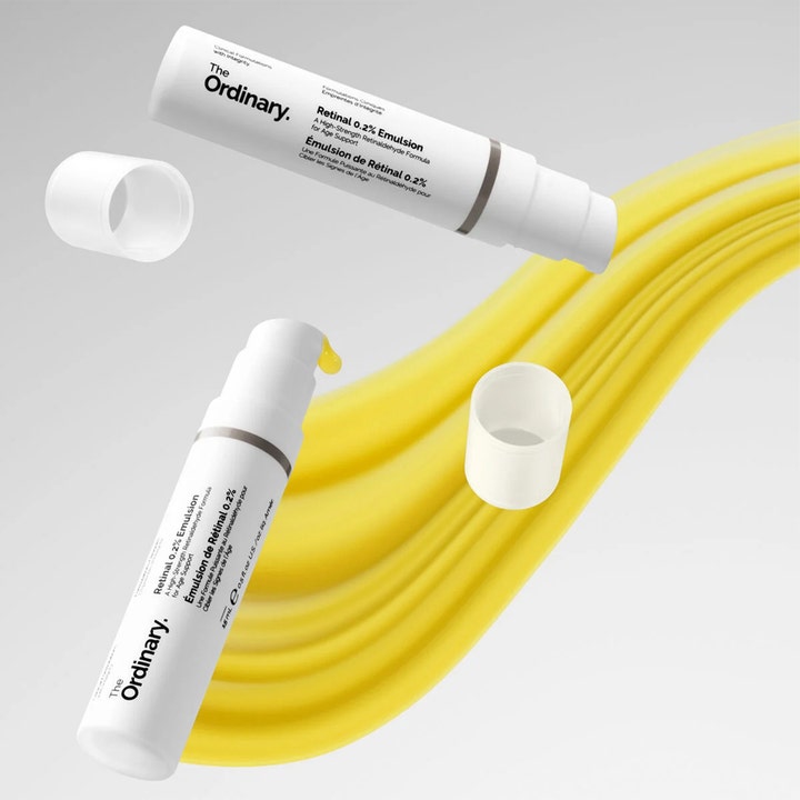 The Ordinary Retinal 0.2% Emulsion 15 ml serum mot ålderstecken i vit pumpflaska med krämig gul textur