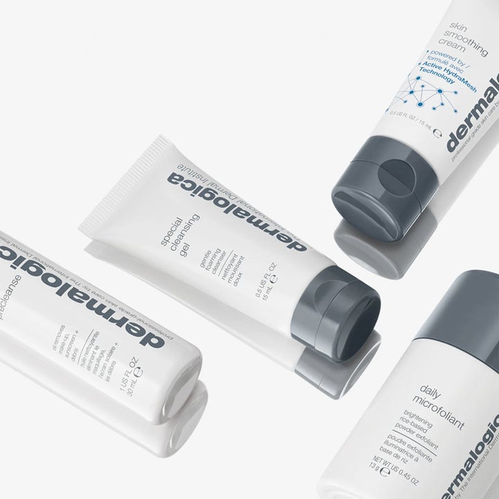 Dermalogica Discover Healthy Skin Kit hudvård i vita tuber och flaska som ger en strålande hy.