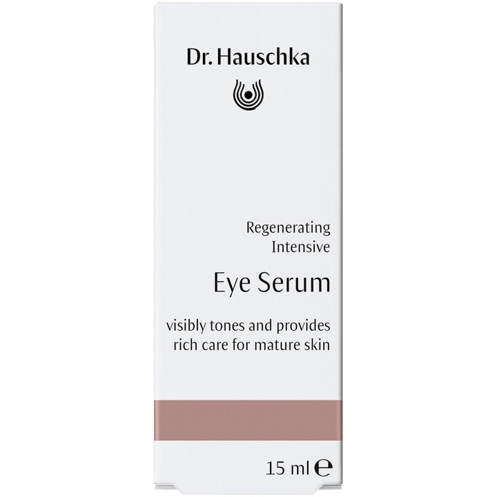 Dr. Hauschka Regenerating Intensive Eye Serum 15 ml ger regenerering i en vit ytterkartong med ett bronsfärgat band.