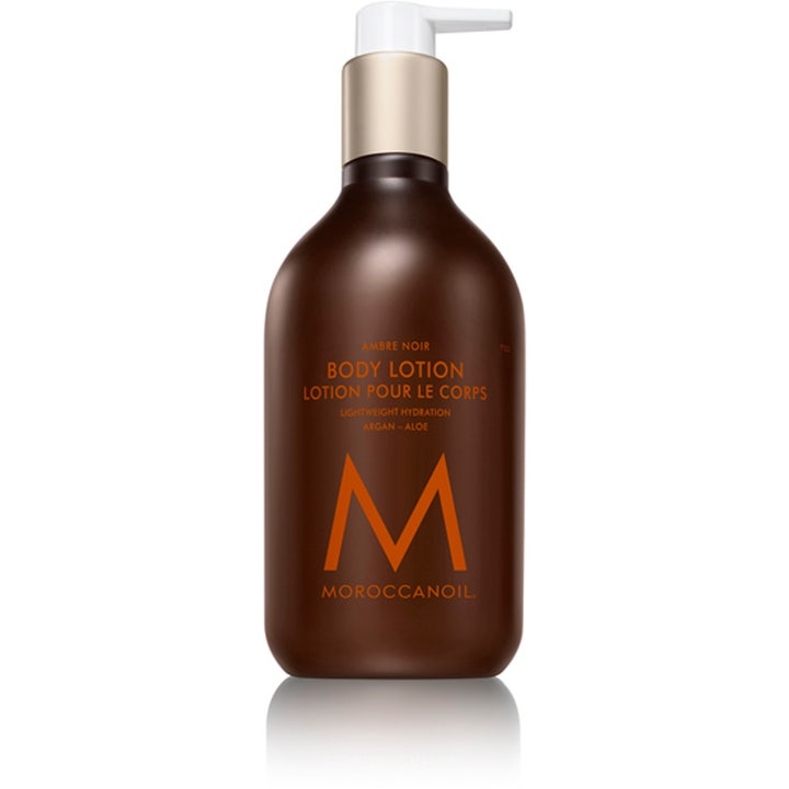 Moroccanoil Amber Noir Body Lotion bodylotion för torr hud med arganolja i en brun flaska med vit pump och gulddetalj.