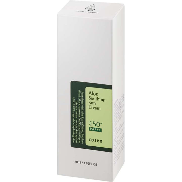 COSRX Aloe Soothing Sun Cream 50 ml är en aloe vera spf 50 i vit ytterförpackning med gröna detaljer.