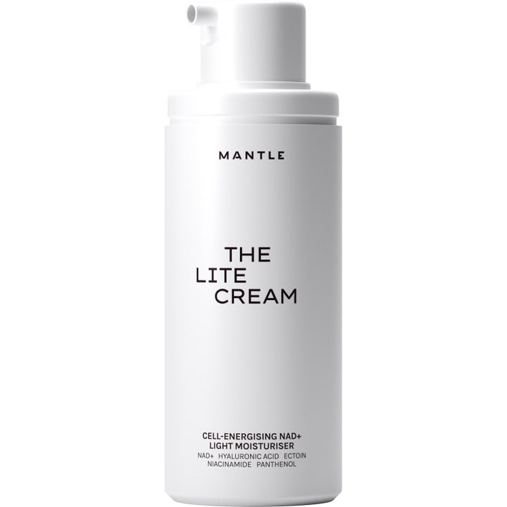 MANTLE The Lite Cream 50 ml cellförnyande dagkräm med NAD+ visar en lätt gul och smidig geltextur med små bubblor.