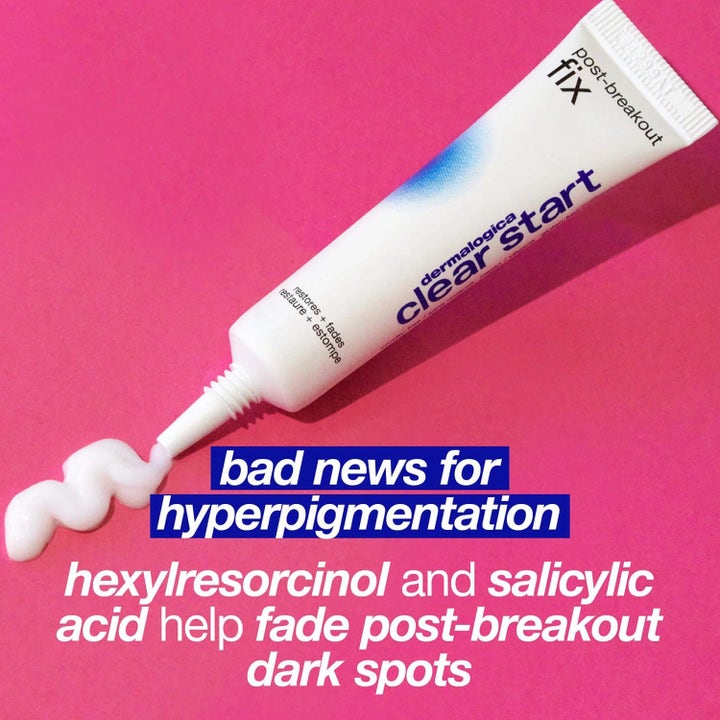 Dermalogica Post-Breakout Fix Duo 15 ml mot hyperpigmentering med vit krämig textur på rosa bakgrund.