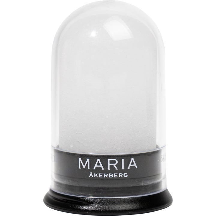Maria Åkerberg Saltdeodorant 50 g ger naturligt skydd mot lukt med en vit saltkristall i en genomskinlig kupa
