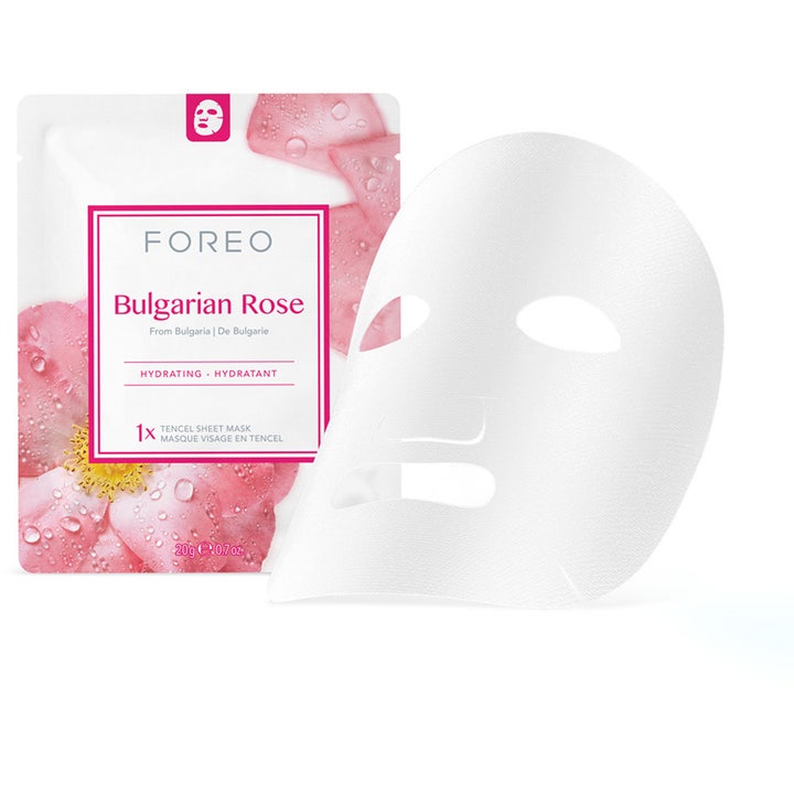 FOREO Bulgarian Rose 20 g ansiktsmask bulgarisk ros återfuktande visar förpackning och en vit sheetmask.