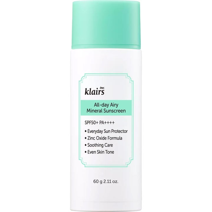 Klairs All-day Airy Mineral Sunscreen 60 g lugnande solkräm i vit plastflaska med mintgrönt lock.