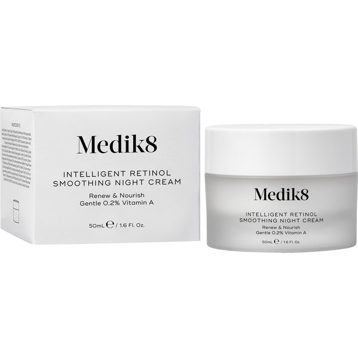 Medik8 Intelligent Retinol Smoothing Night Cream 50 ml nattkräm i frostat glasburk med vit ytterförpackning