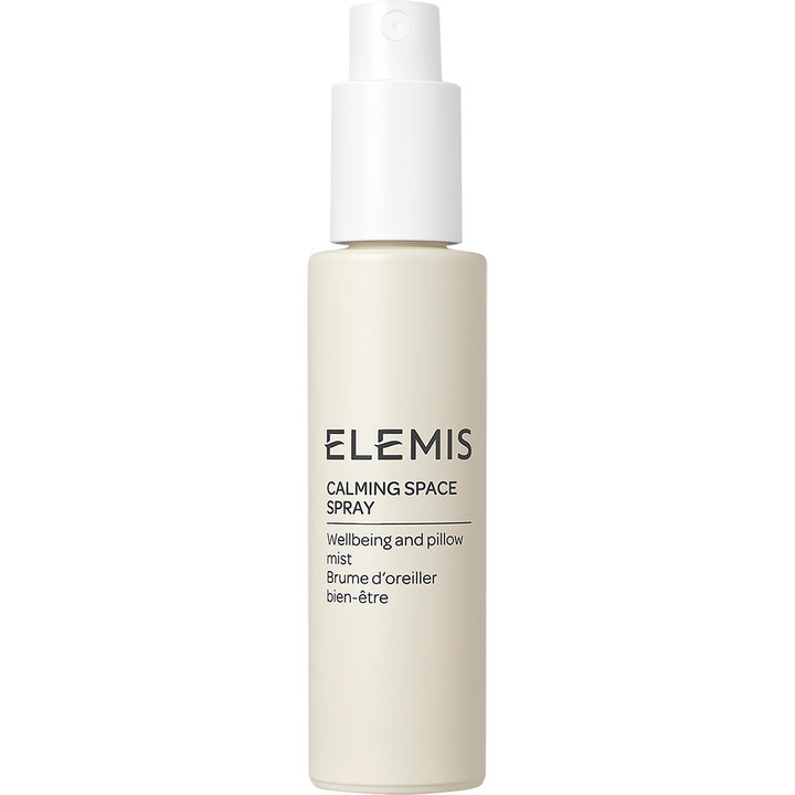 Elemis Calming Space Spray lugnande spray för välbefinnande i en stilren krämfärgad flaska med vit pump.
