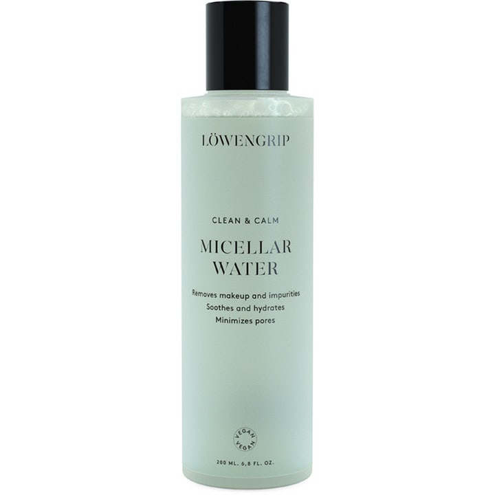 Löwengrip Clean and Calm Micellar Vatten 200 ml i mintgrön flaska med svart kork ger en lugnande ansiktsrengöring.
