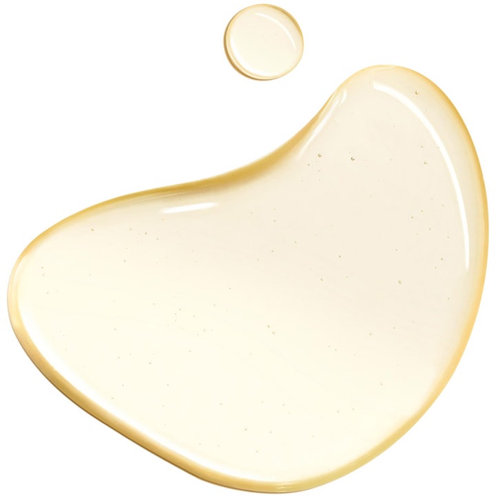 Clarins Total Cleansing Oil 150 ml rengöringsolja ansikte har en gyllene transparent textur för smidig sminkborttagning
