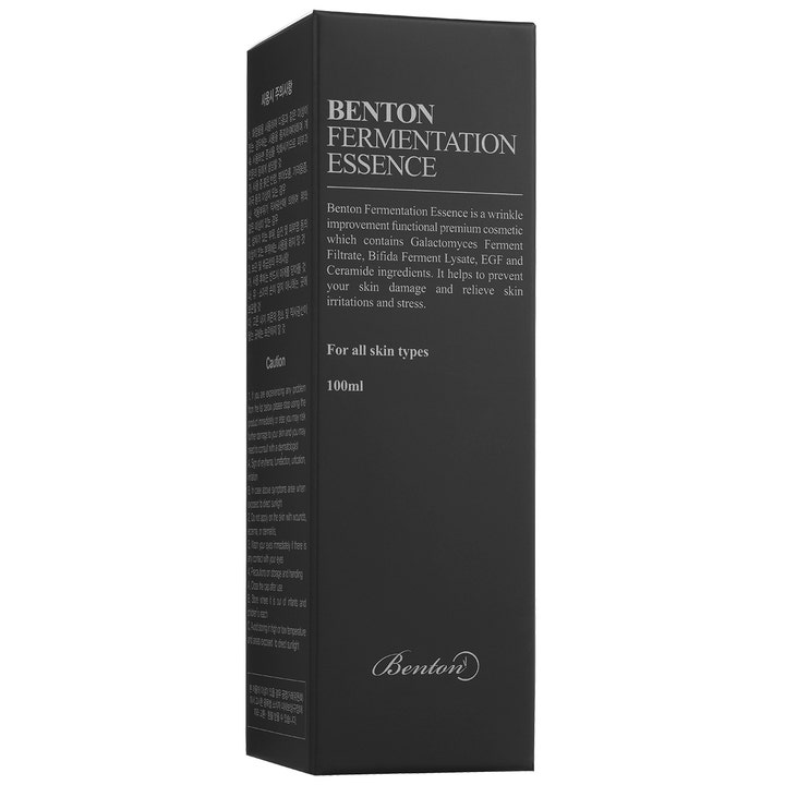 Benton Fermentation Essence 100 ml återfuktande ansiktsserum i en stilren svart ytterförpackning av papp