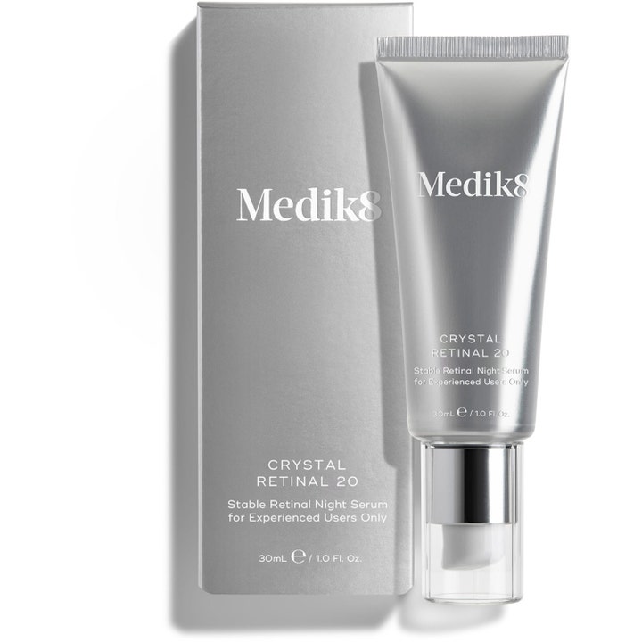 Medik8 Crystal Retinal 20 30 ml avancerat nattserum i silverfärgad tub och box ger antiaging effekt.