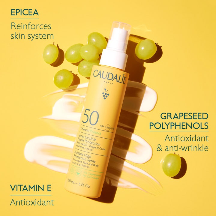 Caudalie Vinosun High Protection Spray SPF50 150 ml solskydd spray med druvor och krämig textur på gul bakgrund