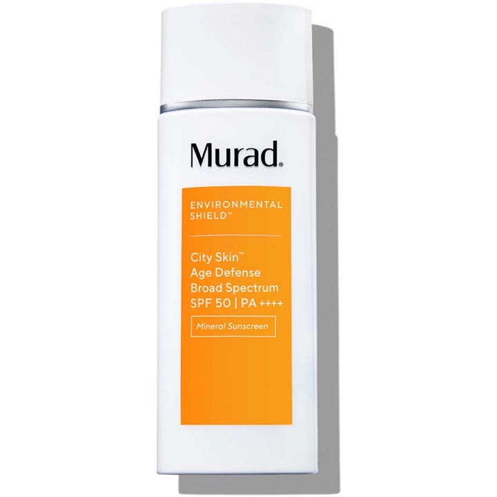 Murad City Skin Age Defense mineral solkräm ansikte spf 50 mot åldrande i en vit flaska med orange etikett.