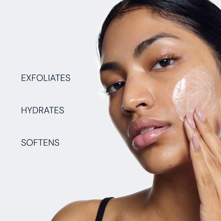 Elemis Pro-Collagen Glow Boost Exfoliator 100 ml anti-aging peeling som exfolierar, återfuktar och mjukgör huden.