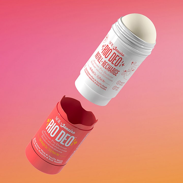 Sol de Janeiro Rio Deo 40 Deodorant Refill 57 ml aluminiumfri deodorant med vit stick som fyller på en röd hylsa.