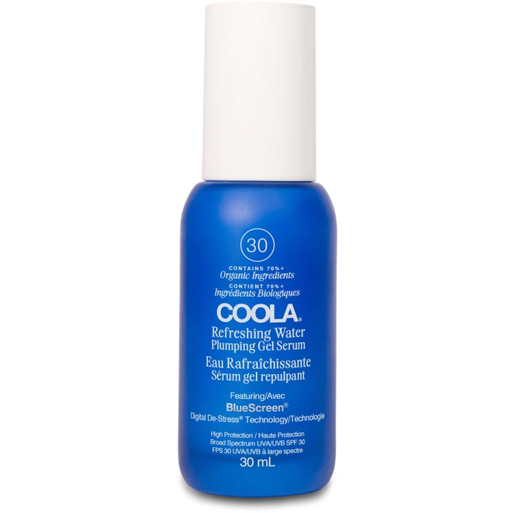 Coola Refreshing Water Plumping Gel Serum 30 ml återfuktande gelserum i blå flaska med vitt lock ger coola solskydd ansikte