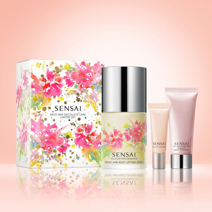 Sensai Neck & Decollette Care Limited Set 125 ml uppstramande hudvårdskit i blommig ask med flaska och två tuber.