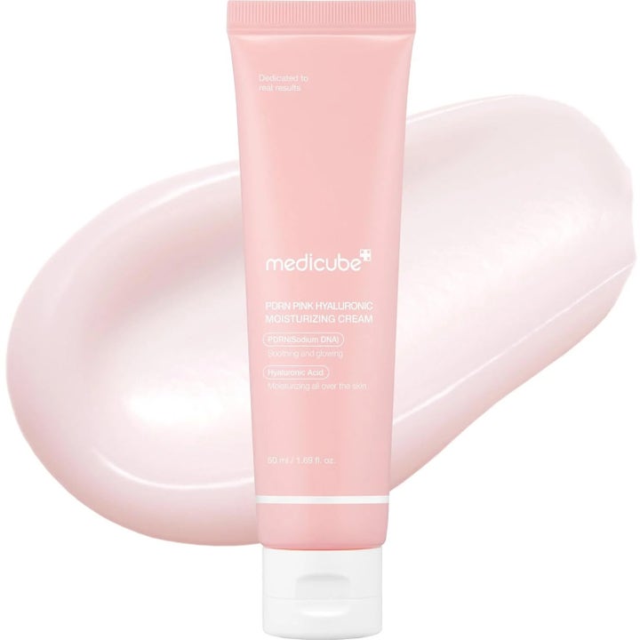 Medicube PDRN Pink Hyaluronic Moisturizing Cream 50 ml återfuktande ansiktskräm i rosa tub med krämig textur