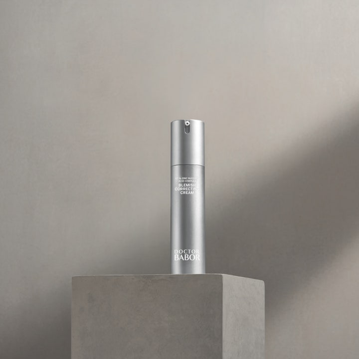 Babor DOC Blemish Correcting Cream 50 ml zinkkräm mot orenheter i en stilren silverfärgad pumpflaska