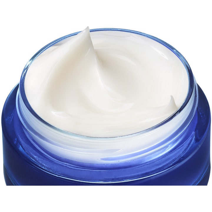 Biotherm Blue Therapy Night Cream 50 ml återfuktande nattkräm fuktkräm med fyllig vit textur i en öppen blå glasburk.