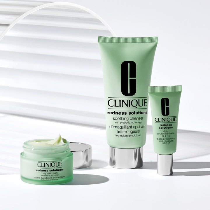 Clinique Redness Solutions Daily Relief Face Cream 50 ml lugnande rodnadskräm i mintgrön glasburk med krämig textur