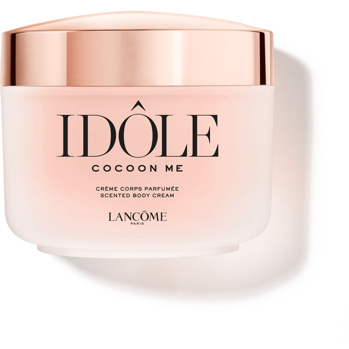 Lancôme Idôle Cocoon Me återfuktande kroppskräm ger parfymerad hud i en ljusrosa frostad burk med roséguldfärgat lock.