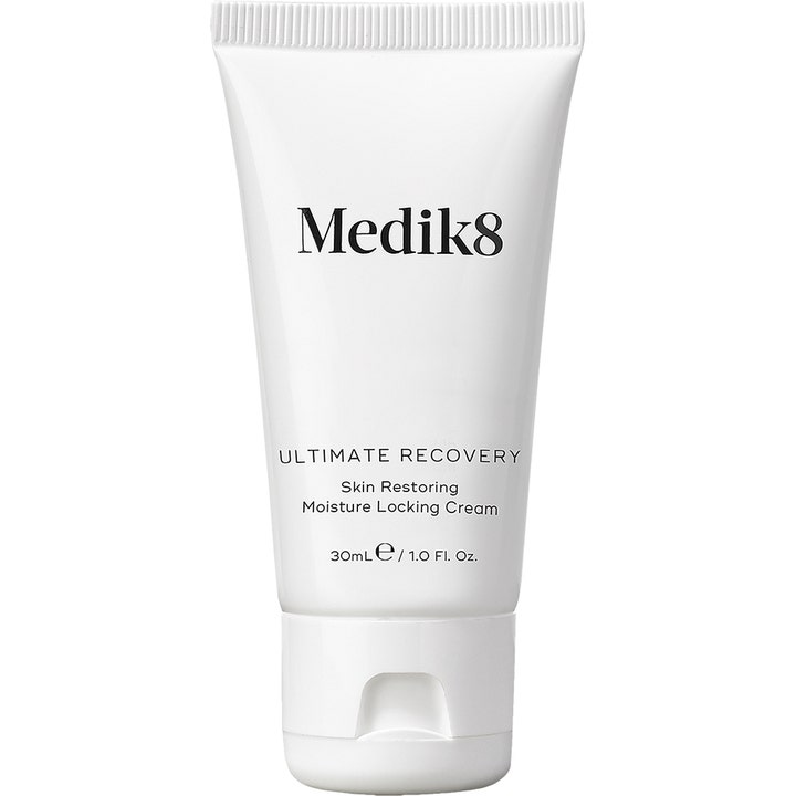Medik8 Ultimate Recovery 30 ml återställande ansiktskräm som ger fukt i en vit plasttub med vitt lock.