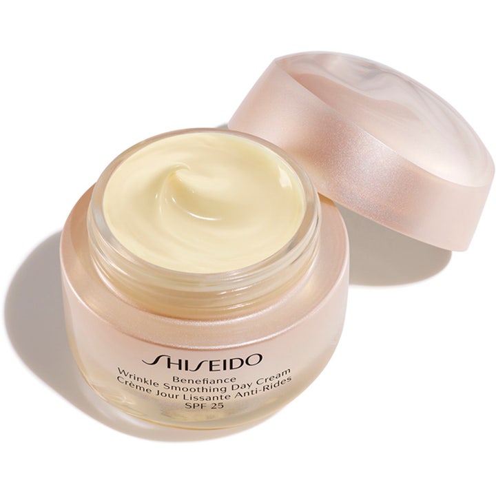 Shiseido Benefiance Wrinkle Smoothing Day Cream 50 ml anti-rynk dagkräm anti age med solskydd och krämig ljusgul textur