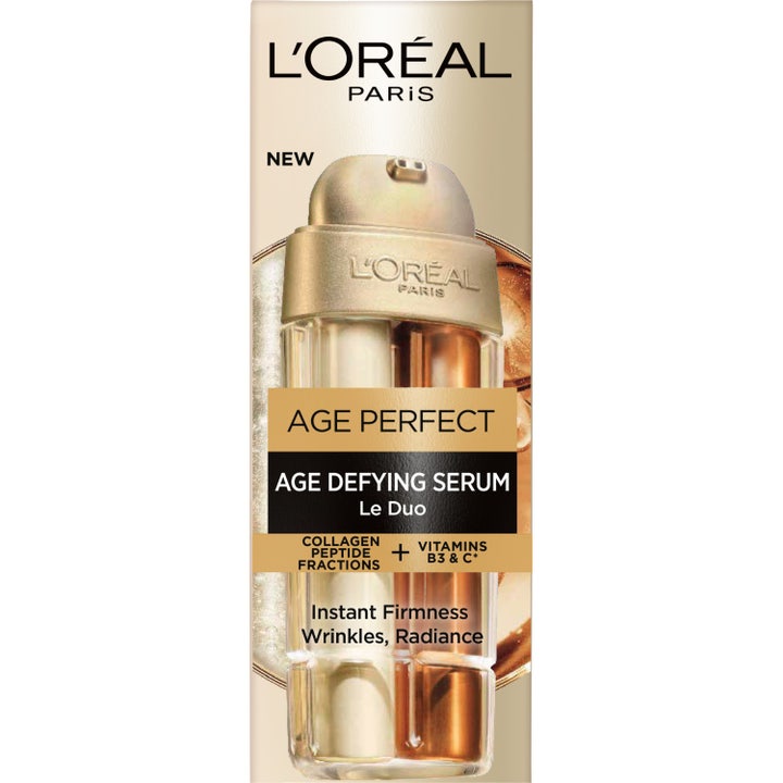 L'Oréal Paris Age Perfect Serum Le Duo 30 ml ger slätare hud visat på kvinna med guldflaska