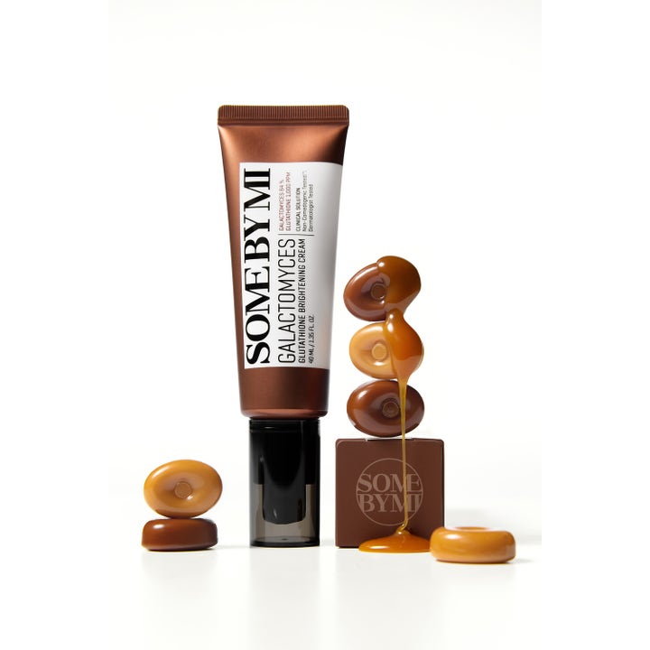 Some By Mi Galactomyces Glutathione Brightening Cream 40 ml lysterkräm i brun tub med glansiga bruna droppar