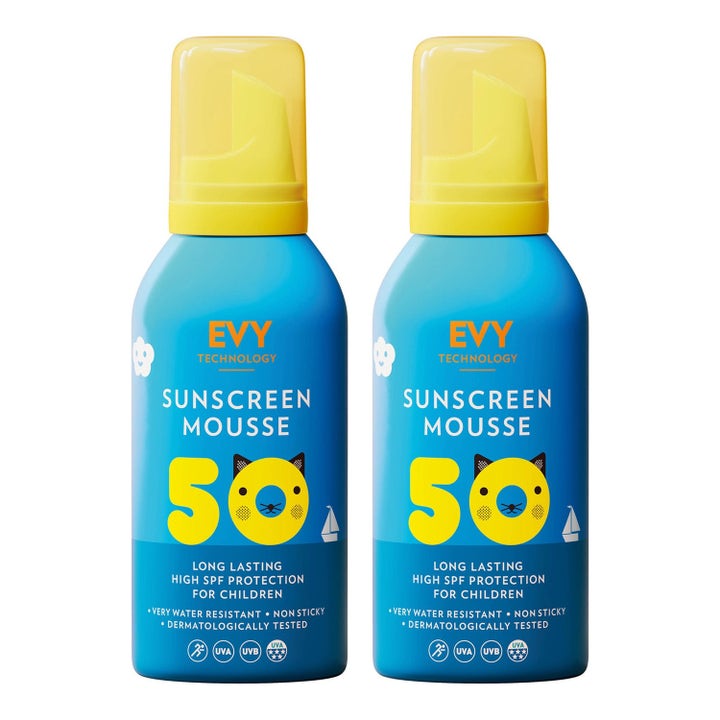 EVY Technology Sunscreen Mousse SPF 50 vattenresistent solskydd för barn i blå sprayflaskor med gula lock