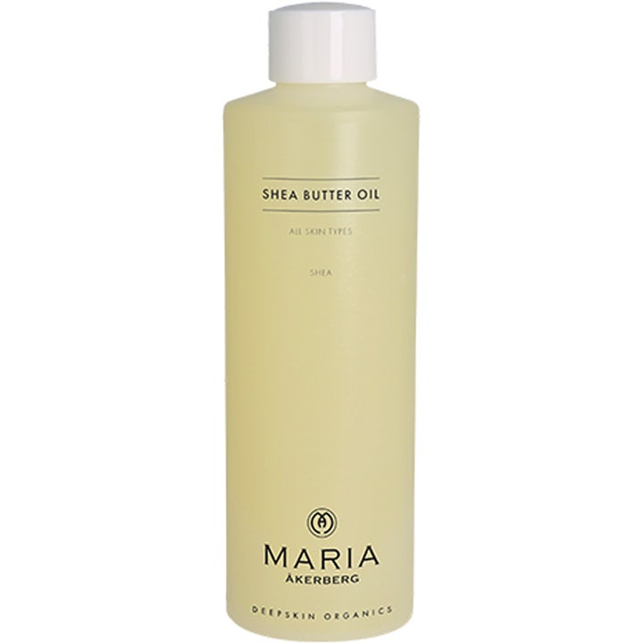 Maria Åkerberg Shea Butter Oil mjukgörande kroppsolja i en hög halvgenomskinlig plastflaska med vitt skruvlock