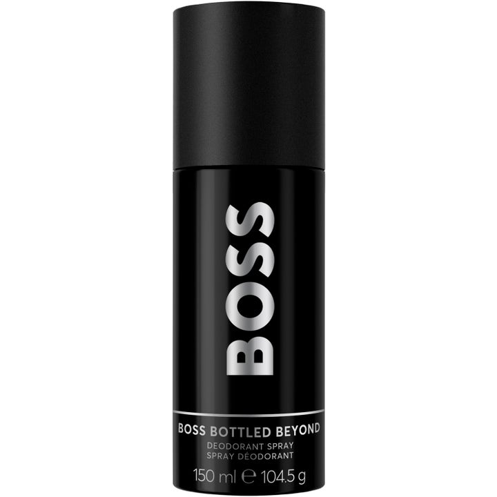 Boss Bottled Beyond 150 ml deodorant spray ger långvarig fräschör i en svart flaska med stor vertikal silverlogotyp