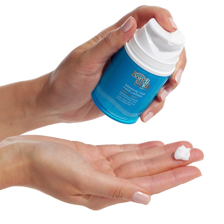 Bondi Sands Gradual Tan Face Lotion 50 ml återfuktande ansiktskräm med brun utan sol i blå pumpflaska med vit kräm